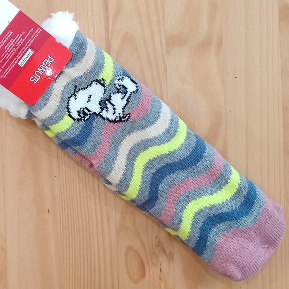 Peanuts Snoopy Sherpa Lined Slipper Socks Gripper Soles - Picture 2 of 7